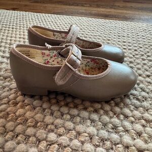 Capezio Tap Shoes in Tan 3800T